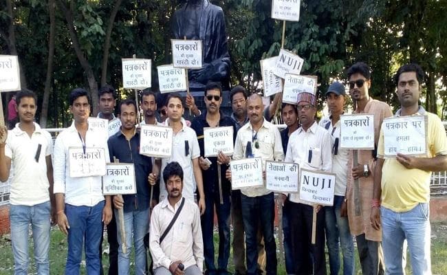 #BIHAR : मीडियाकर्मियों से मारपीट के मामले में डीजीपी ने दिया कार्रवाई का आश्वासन