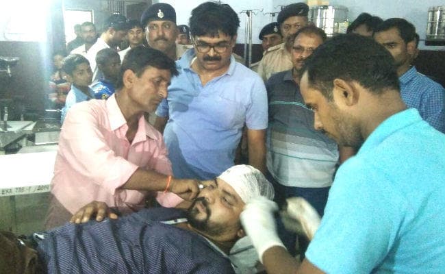 एमजेके अस्पताल में उपद्रवियों ने की फायरिंग, अस्पताल प्रबंधक का सिर फोड़ा