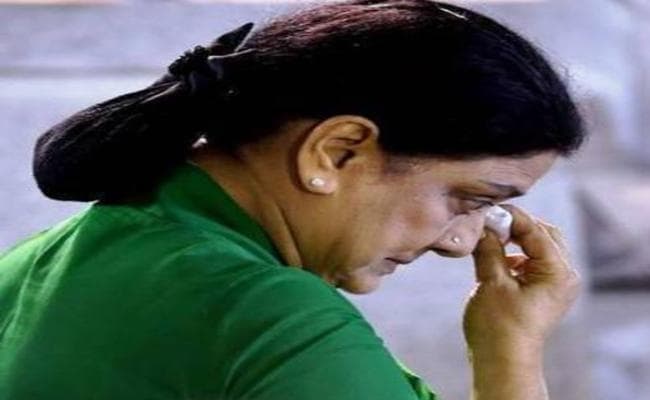 शशिकला को जेल में मिली सुविधा पर भाजपा ने संभाला मोर्चा, सिद्धरमैया सरकार से की उच्चस्तरीय जांच की मांग