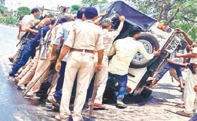 बिहार : वैशाली में मद्य निषेघ मंत्री अब्दुल जलील मस्तान का स्कॉट वाहन तोड़ा, दारोगा के साथ मारपीट