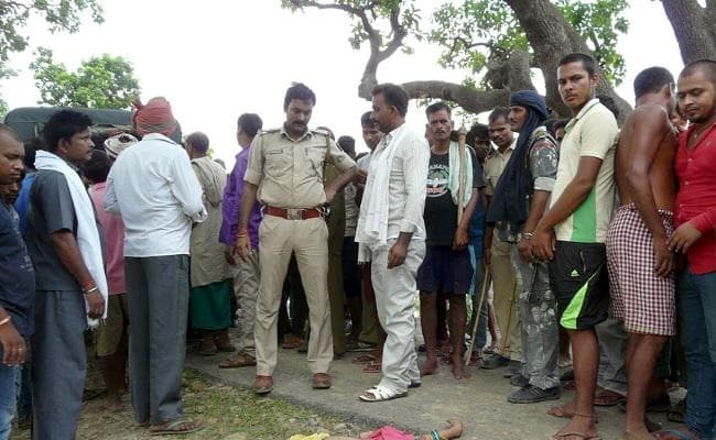 VIDEO : बिहार के डुमरांव में नवविवाहिता की गला रेत कर हत्या, ससुर गिरफ्तार, अन्य आरोपी फरार
