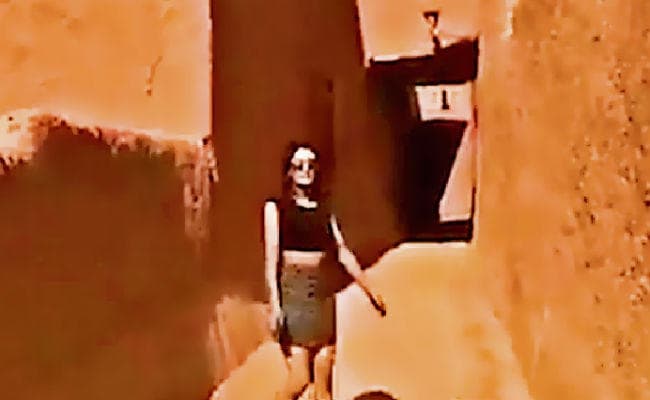 सऊदी : मिनी स्कर्ट पहनने पर वांटेड हुई युवती...जानिए कैसे सोशल मिडिया पर इसे ट्रंप से जोड़ा गया