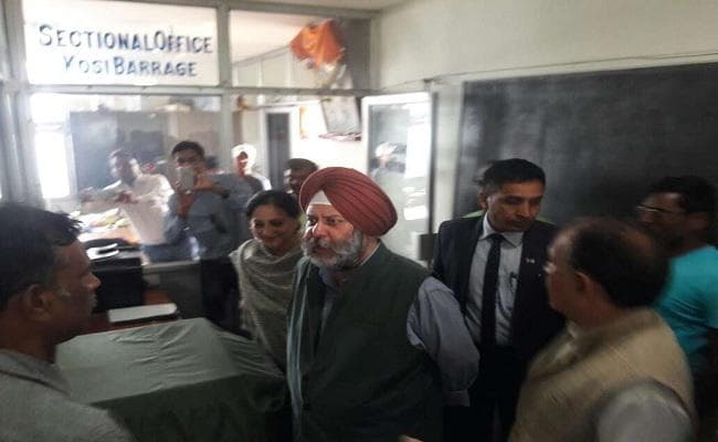 नेपाल में भारत के राजदूत ने किया कोसी बराज का निरीक्षण