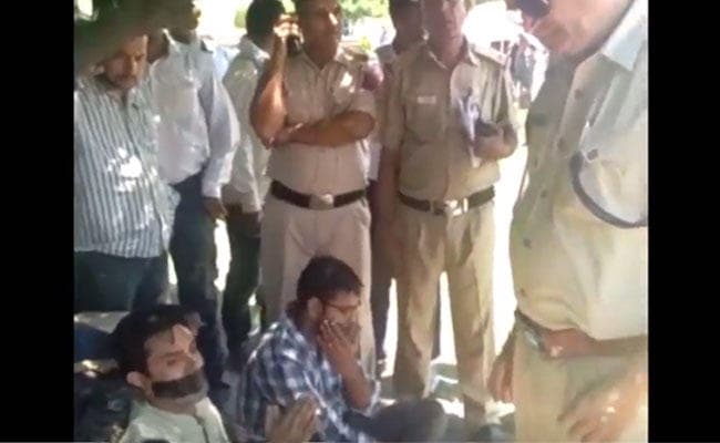 VIDEO : ...जब दिल्ली पुलिस ने कहा गांधी जी चले गये, कानून के हिसाब से नहीं होता हर काम