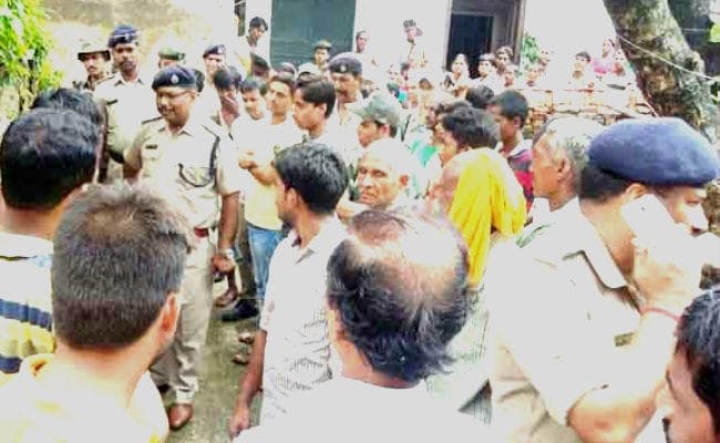 नालंदा : घर में घुस कर इकलौते चिराग को गोली मार कर बुझा डाला, डीएम-एसपी को बुलाने पर अड़े उग्र ग्रामीण