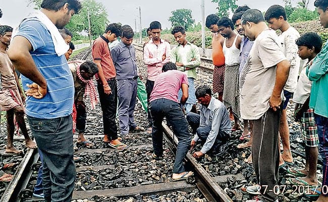 ट्रैक मैन की सतर्कता से बची राजधानी एक्सप्रेस