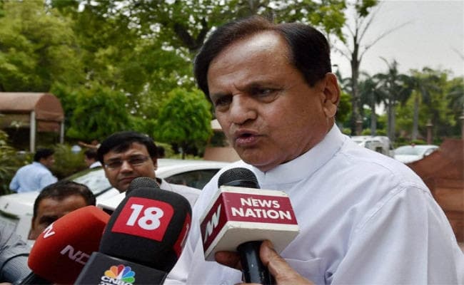 सोनिया के सलाहकार अहमद पटेल का राज्यसभा जाना मुश्किल, मोदी-शाह से डरी कांग्रेस ने MLA को बेंगलुरु भेजा