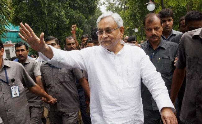 नीतीश कुमार पर अब क्या कहते-लिखते हैं प्रमुख पत्रकार?