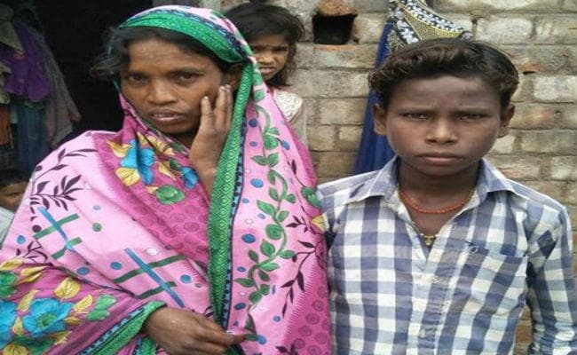 हजारीबाग : ठेकेदार के बुलाने पर काम करने पहुंचा हैदराबाद, पत्नी और बेटे को आज भी है वापसी का इंतजार