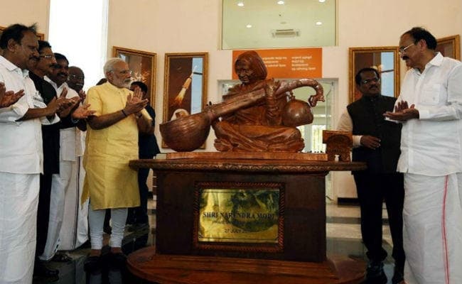 कलाम के स्मारक में गीता रखे जाने को लेकर विवाद, बाद में बाइबल और कुरान भी रखा गया