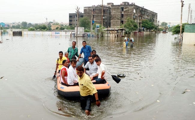 PICS गुजरात: बनासकांठा और पाटन जिले में बाढ़ का कहर