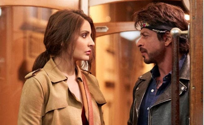 ''जब हैरी मेट सेजल'' की एडवांस बुकिंग शुरू, वाराणसी पहुंचे शाहरुख-अनुष्का