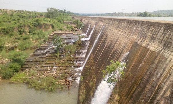 टूट गया मझिआंव का खजूरी डैम, विभाग की अनदेखी के कारण बाढ़ से मची तबाही