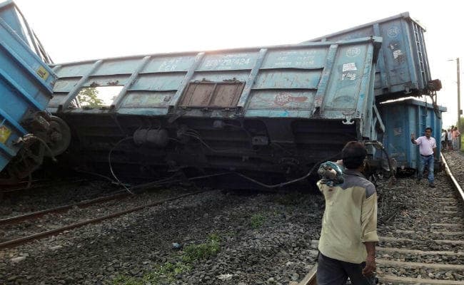 गया-कैमूर-मुगलसराय रेलखंड पर बेपटरी हुई मालगाड़ी, 14 बोगी पटरी से उतरी, आवागमन बाधित