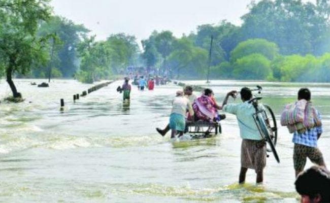 बंगाल : बाढ़ से मरनेवालों की संख्या 50 तक पहुंची, फसल को भारी नुकसान