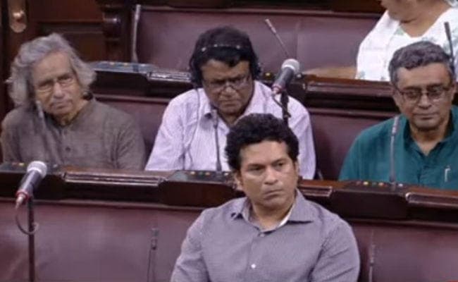 मानसून सत्र में पहली बार राज्यसभा पहुंचे सचिन तेंदुलकर