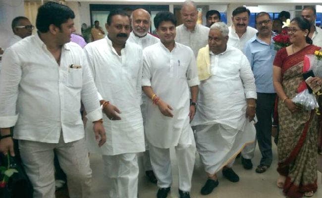 कांग्रेस की बैठक में भिड़े जिलाध्यक्ष, कहा- महागठबंधन से अलग होने में ही कांग्रेस का भविष्य