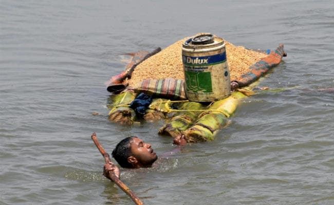 बिहार में बाढ़ की तबाही, अररिया सबसे ज्यादा प्रभावित, तसवीरों में देखें खौफनाक मंजर