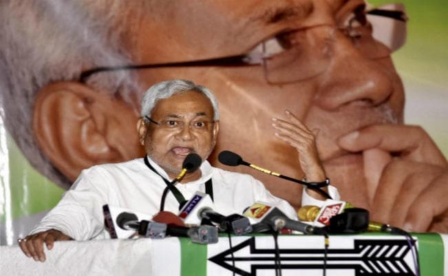नीतीश बोले, आरजेडी के बल पर जेडीयू तोड़िएगा क्या ?