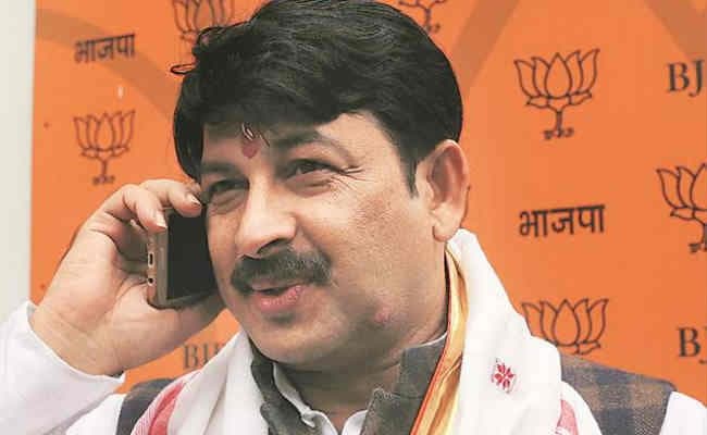 दिल्ली में भाजपा प्रमुख मनोज तिवारी पर हमला, डंडे और पत्थर फेंके