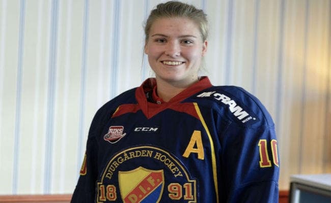 धर्मांतरण का आरोप झेलने वाली जर्मनी की आंद्रिया, कुर्ग में बच्चों को सिखायेंगी हॉकी का ककहरा