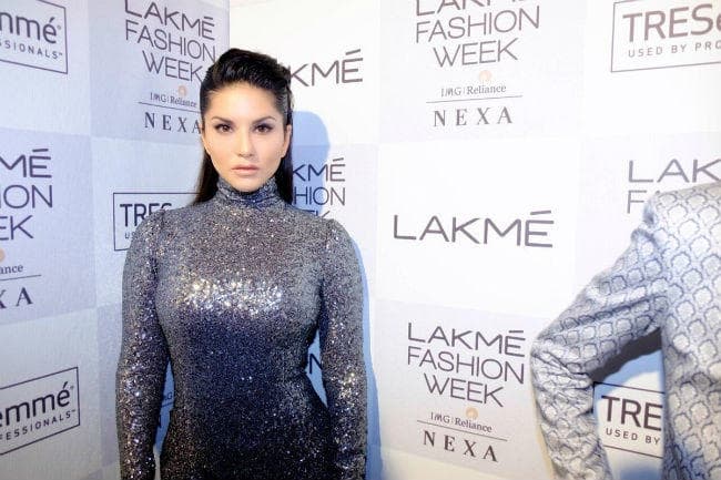 IN PICS: जब लक्मे फैशन वीक में पहुंची सनी लियोनी तो उड़ गये सबके होश
