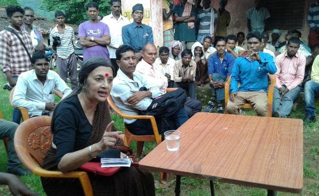 आदिवासियों की जमीन कॉरपोरेट घरानों को देना चाहती है रघुवर दास सरकार : वृंदा करात