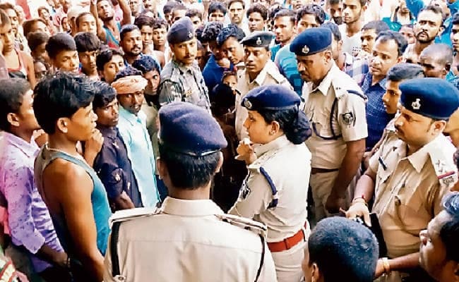 एसबीआई के इन ब्रांचों से लुटेरों ने नौ लाख लूटे