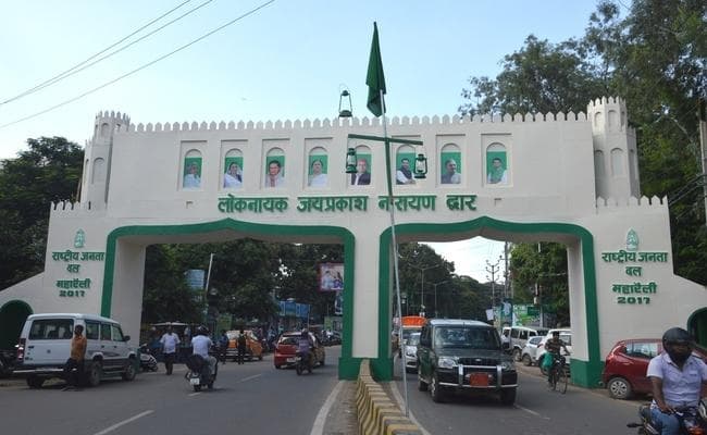 लालू की महारैली के रंग में रंगा पटना, अलग-अलग पार्टियों के यह दिग्गज नेता होंगे शामिल