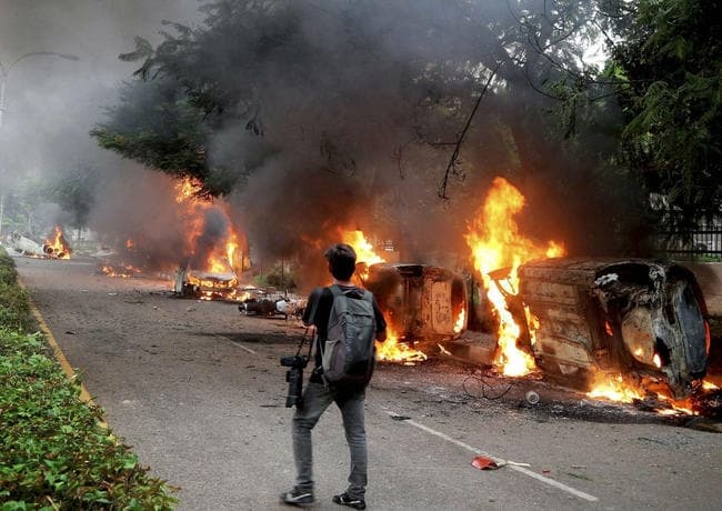 IN PICS: गुरमीत राम रहीम को दोषी ठहराये जाने के बाद देश के कई राज्यों में फैली हिंसा