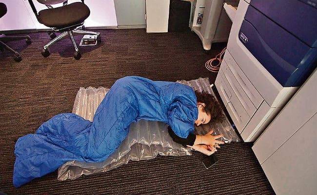 दफ्तर में ही सोते है फ्रांस के सांसद