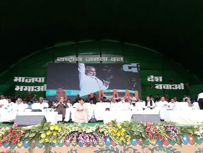 महागठबंधन की महारैली: तस्वीरों में देखे लालू समर्थकों का हुजूम