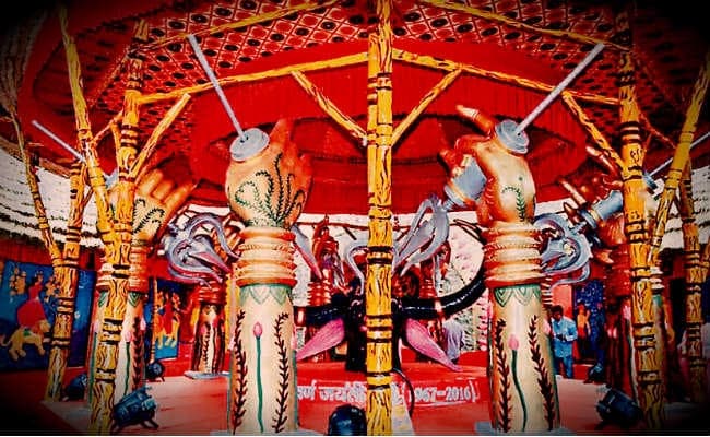 तैयारी दुर्गा पूजा की : हथेली के ऊपर बनेगा रांची का यह दुर्गा पूजा पंडाल