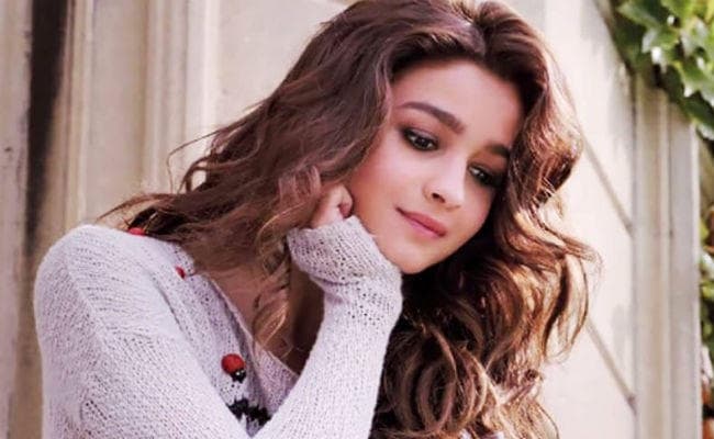 राम रहीम विवाद के चलते पटियाला के एक होटल में फंसी #AliaBhatt