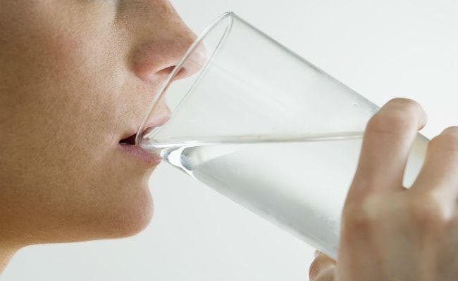 स्वस्थ रहने के लिए गुणवत्ता युक्त पानी पीयें