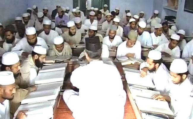 अब मदरसों में बच्चे पढ़ेंगे ”तलाक”, हेल्पलाइन नंबर भी जारी अब मदरसों में बच्चे पढ़ेंगे ”तलाक”, हेल्पलाइन नंबर भी जारी