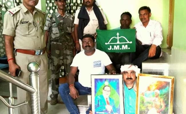 मुख्यमंत्री रघुवर दास की गढ़वा यात्रा से पहले झामुमो नेता नजरबंद