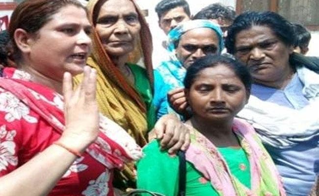 थाने में किन्नरों का तांडव चार पुलिसवाले जख्मी