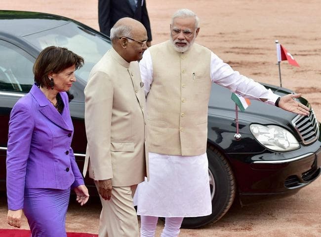 स्विस राष्ट्रपति डोरिस लिउथर्ड का राष्ट्रपति भवन में स्वागत, देखें तस्वीरें