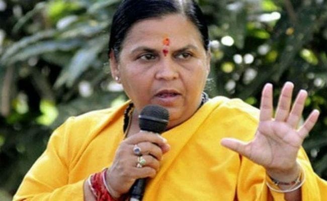 उमा भारती : तेज-तर्रार नेता से इस्तीफे के दबाव तक, कहां से चली थीं, कहां पहुंचीं?
