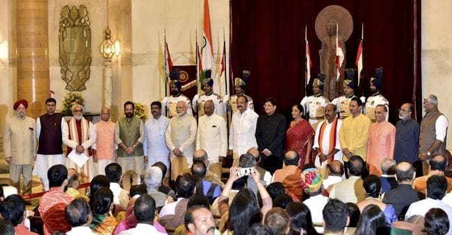 मोदी कैबिनेट में फेरबदल : चार का प्रमोशन, 9 ने ली राज्य मंत्री की शपथ