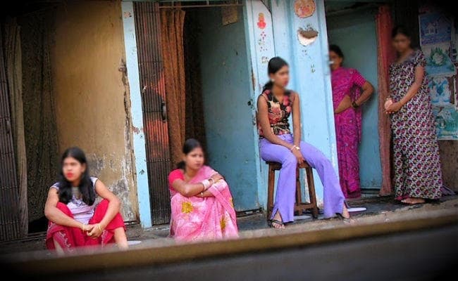 कोलकाता : दुर्गा पूजा में शेफ की भूमिका में नजर आयेंगी रेड लाइट इलाके सोनागाछी की यौनकर्मी