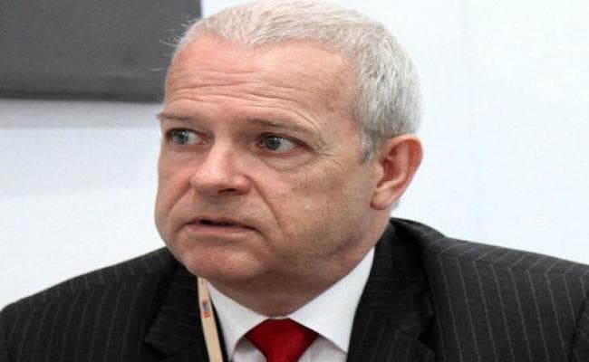 टाटा मोटर्स से चीफ टेक्निकल आॅफिसर टिमोथी लीवरटन ने तोड़ा नाता