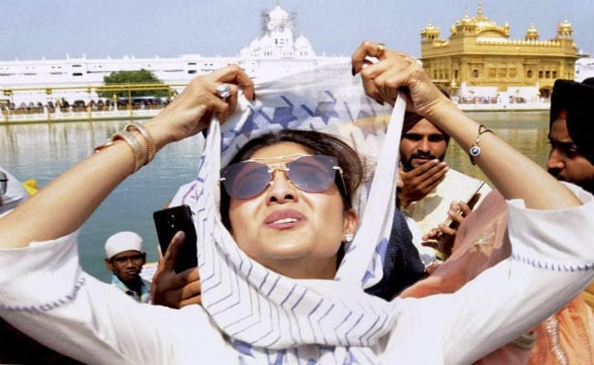 अमृतसर के स्वर्ण मंदिर में बॉलीवुड अभिनेत्री शिल्पा शेट्टी