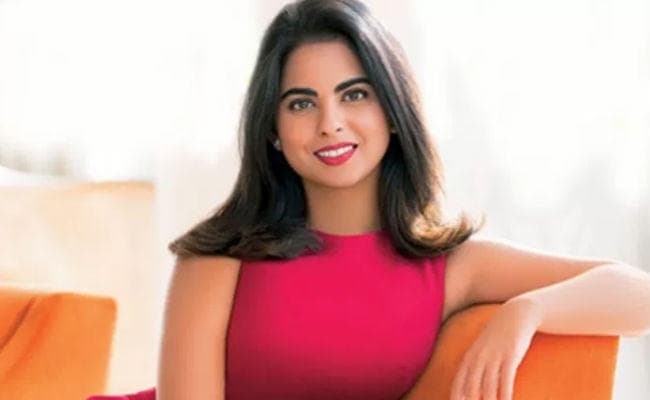 बॉलीवुड में डेब्यू करने जा रही है मुकेश अंबानी की बेटी #IshaAmbani, जानें दिलचस्प बातें...