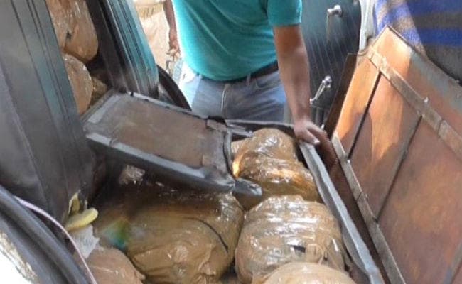 बिहार : मुजफ्फरपुर में STF ने छापेमारी कर जब्त किया 900 किलो गांजा