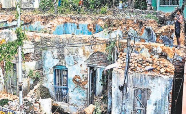 BENGAL : जर्जर मकान गिरा, एक की मौत