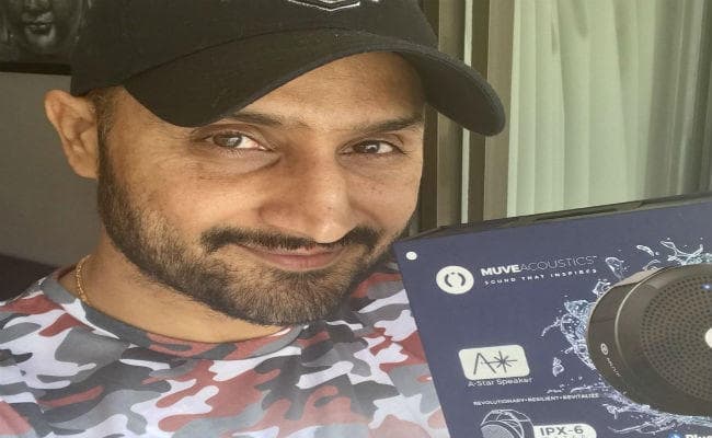 पेट्रोल की बढ़ती कीमत पर हरभजन ने ट्वीट किया - झूम ले या घूम ले ...