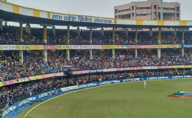 आस्ट्रेलिया के खिलाफ तीसरा वन डे इंदौर में, भाग्यशाली रहा है होलकर स्टेडियम आस्ट्रेलिया के खिलाफ तीसरा वन डे इंदौर में, भाग्यशाली रहा है होलकर स्टेडियम