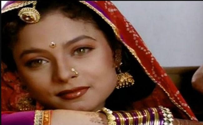 PHOTOS: क्या आपको याद है ''बॉर्डर'' की ये अभिनेत्री, सालों बाद काजोल संग दिखीं...